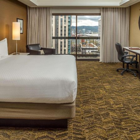 Doubletree By Hilton Portland Hotel Exterior photo