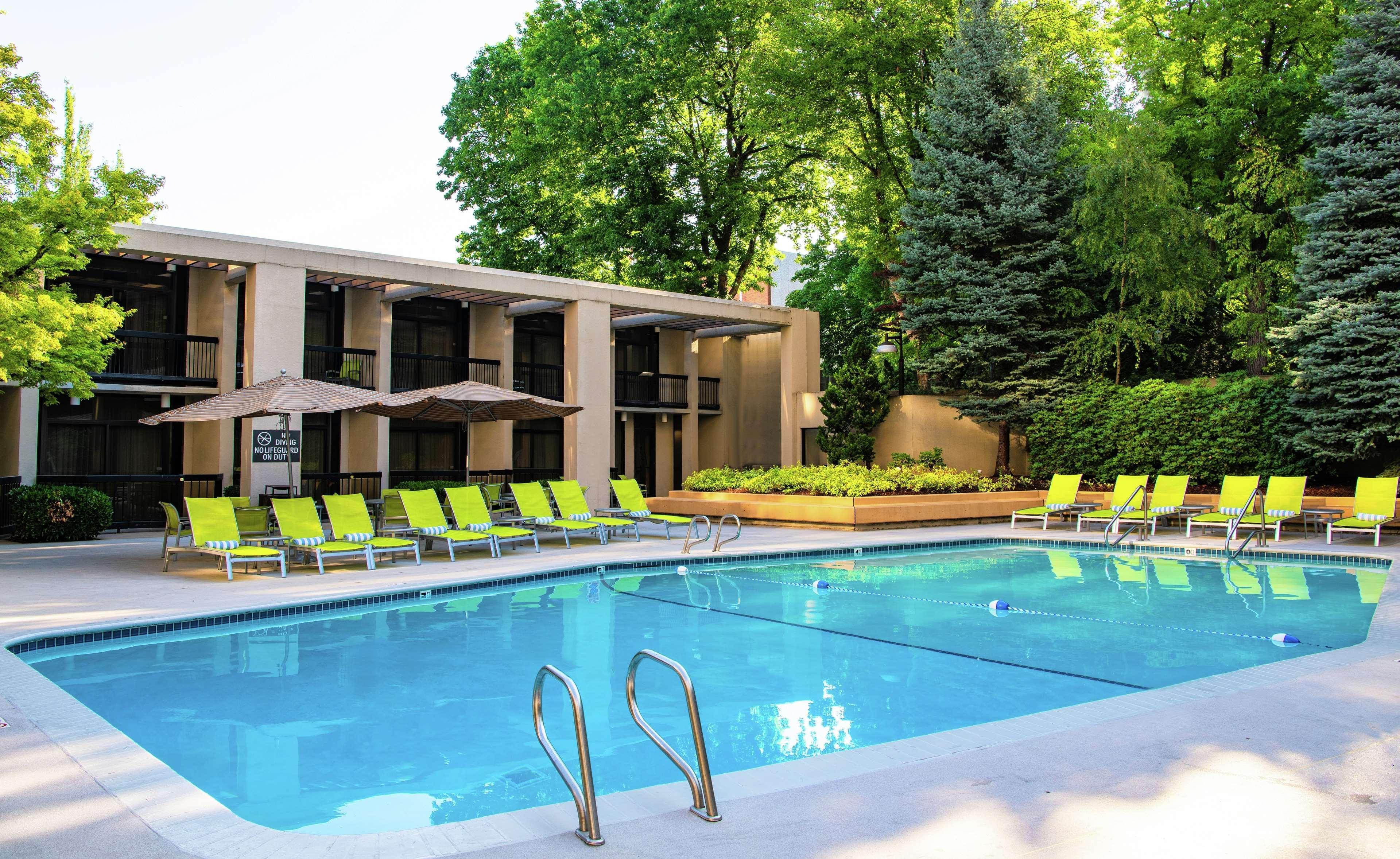 Doubletree By Hilton Portland Hotel Exterior photo