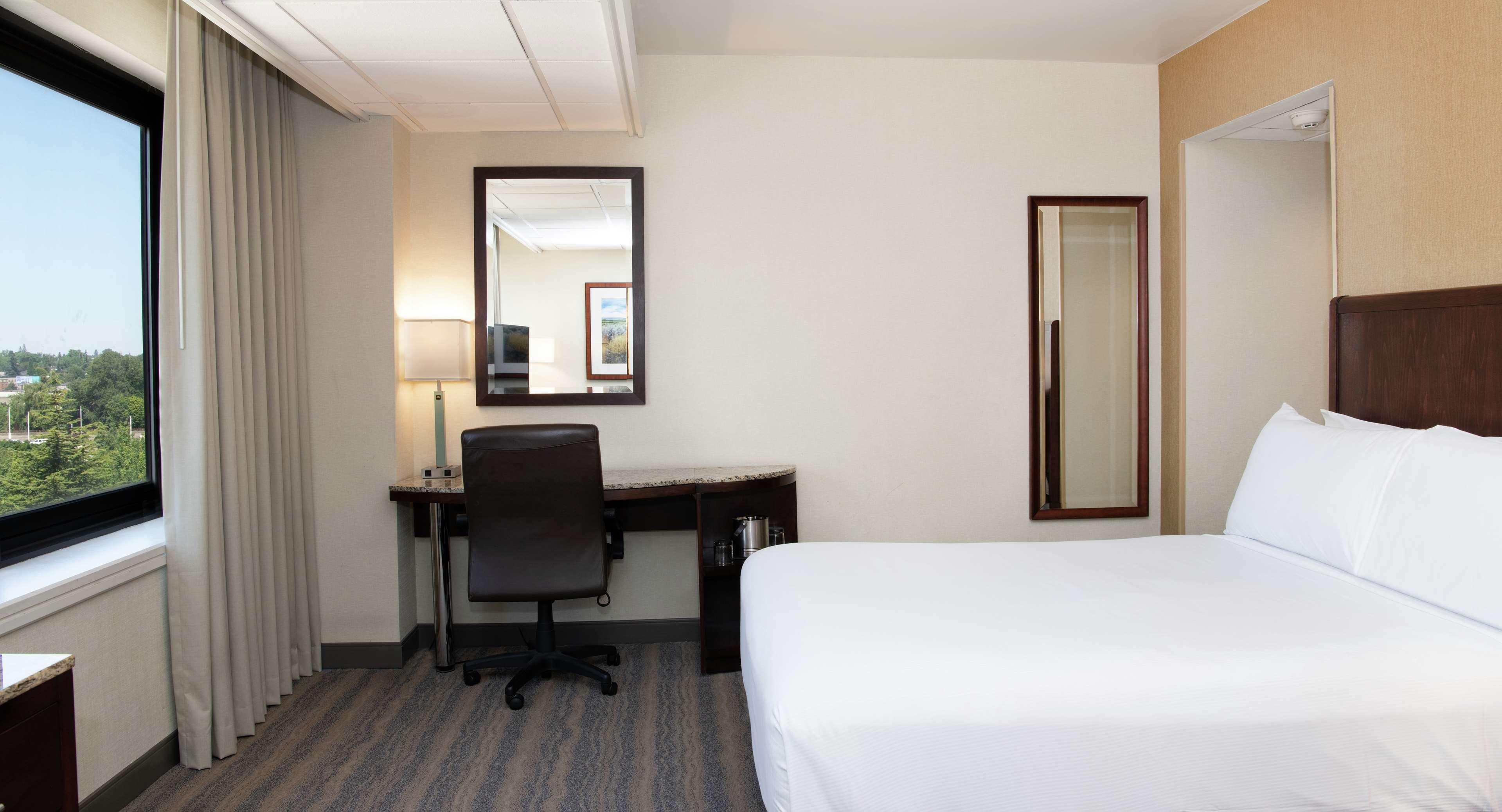 Doubletree By Hilton Portland Hotel Exterior photo
