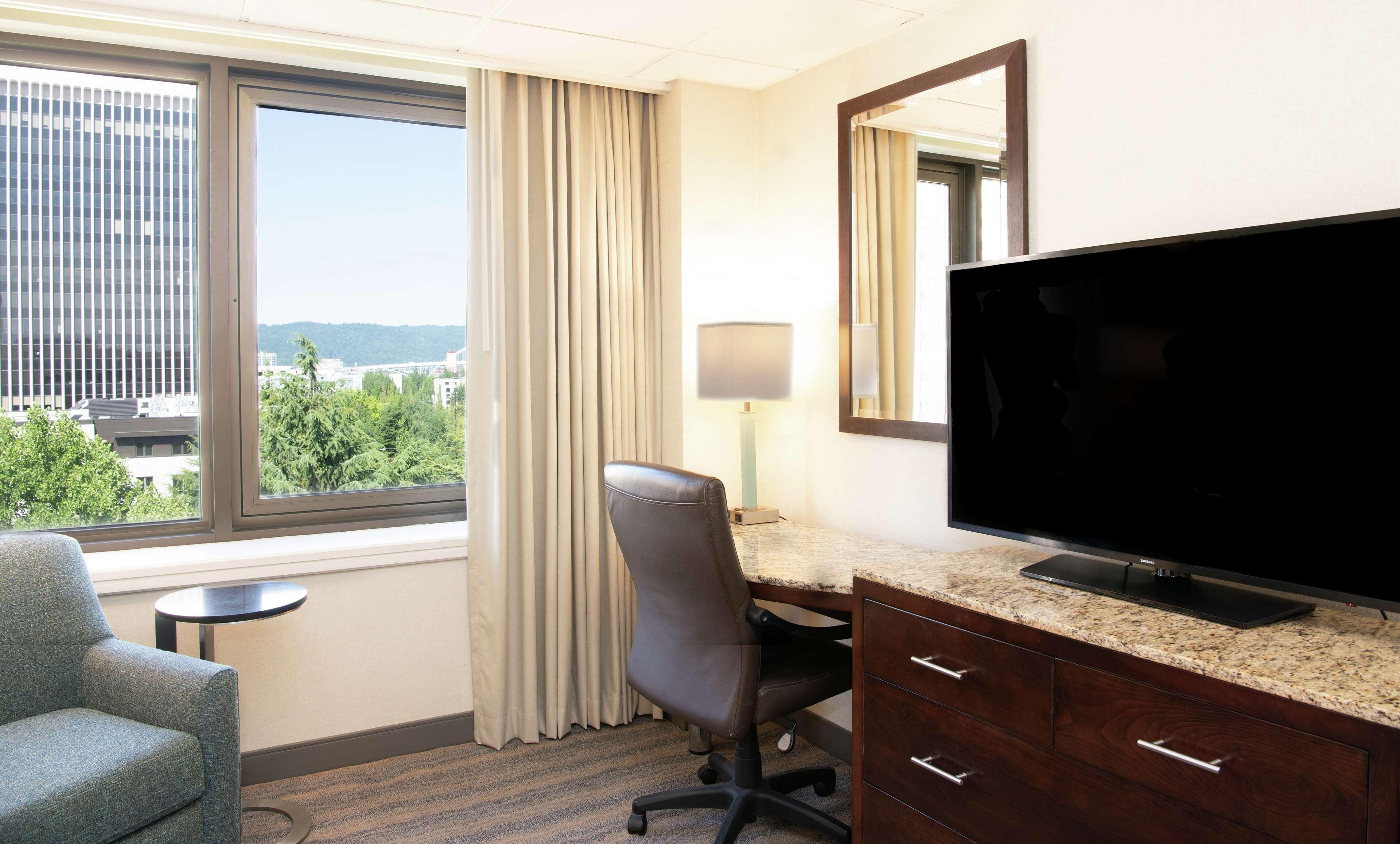 Doubletree By Hilton Portland Hotel Exterior photo