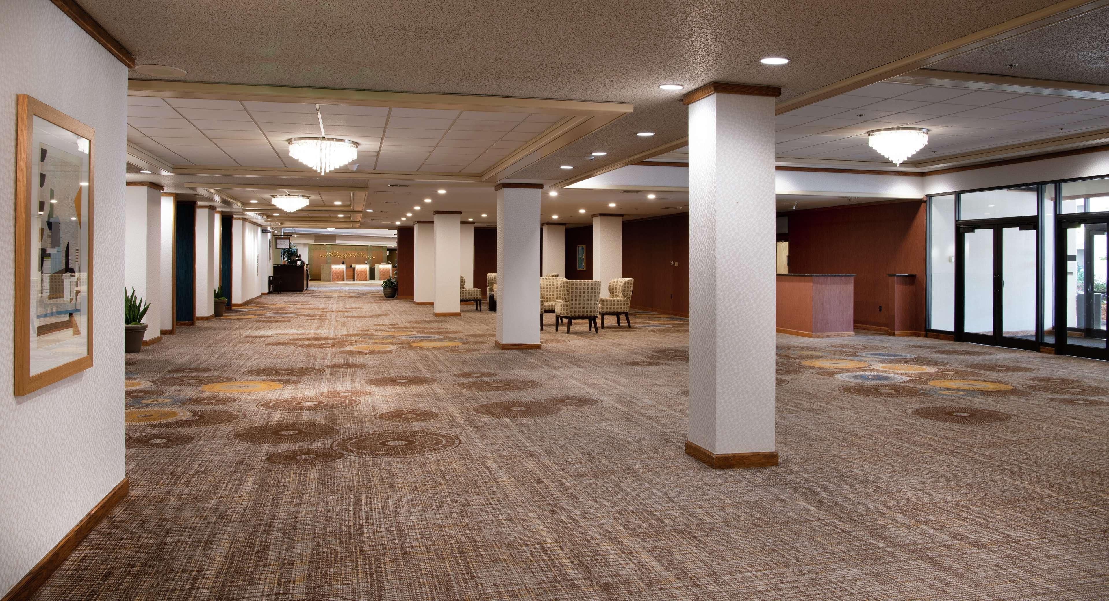 Doubletree By Hilton Portland Hotel Exterior photo