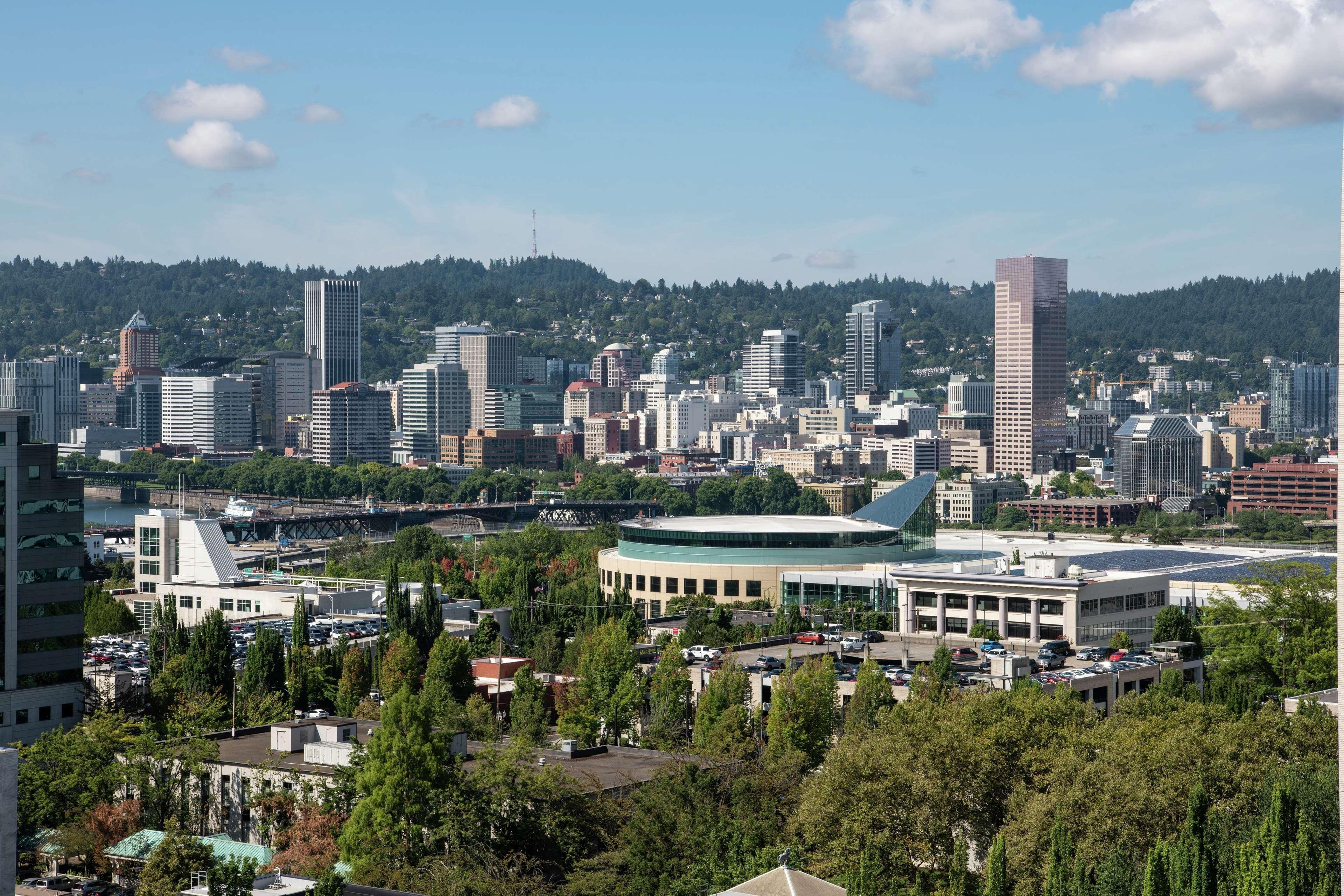Doubletree By Hilton Portland Hotel Exterior photo