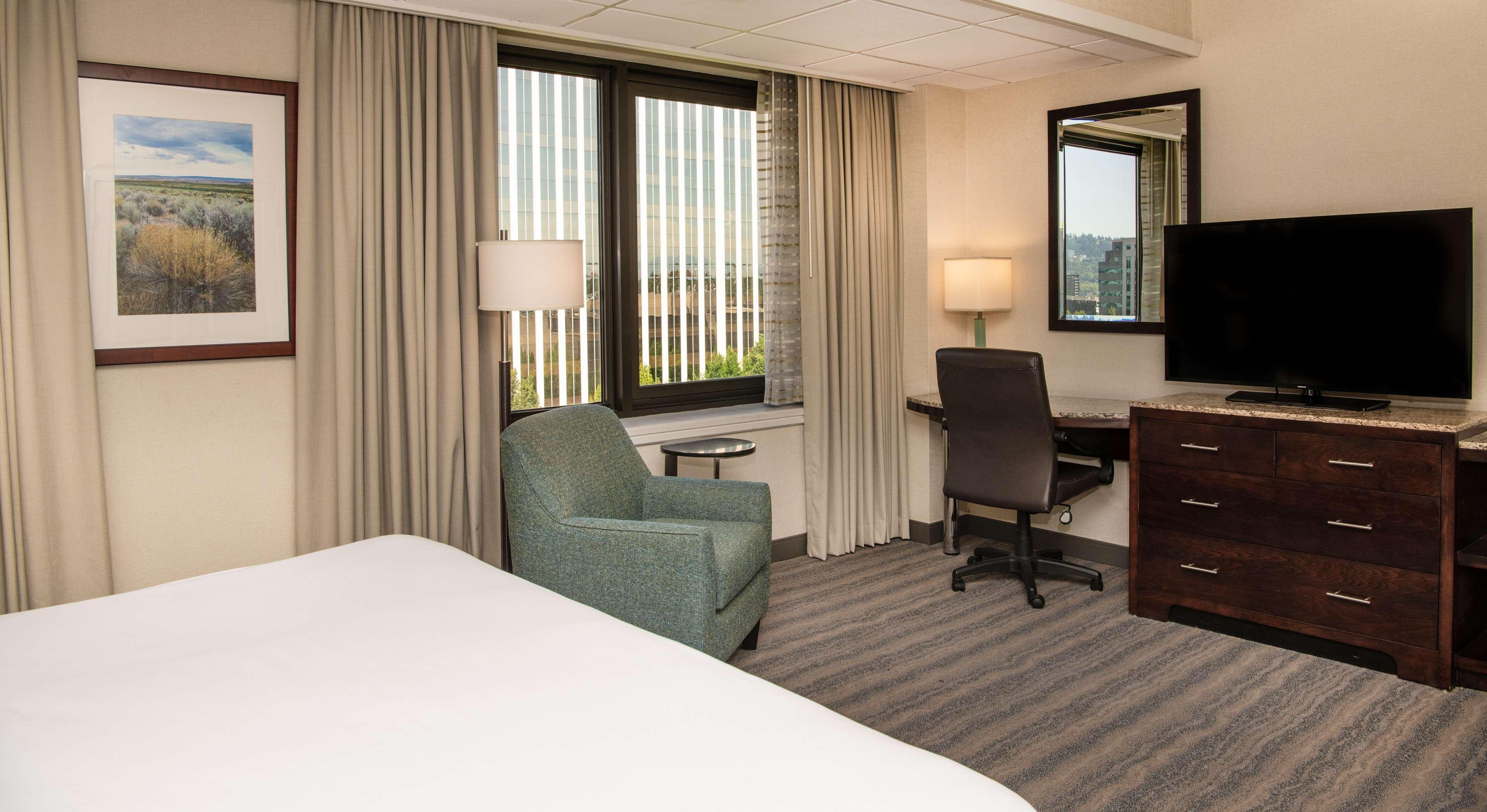 Doubletree By Hilton Portland Hotel Exterior photo
