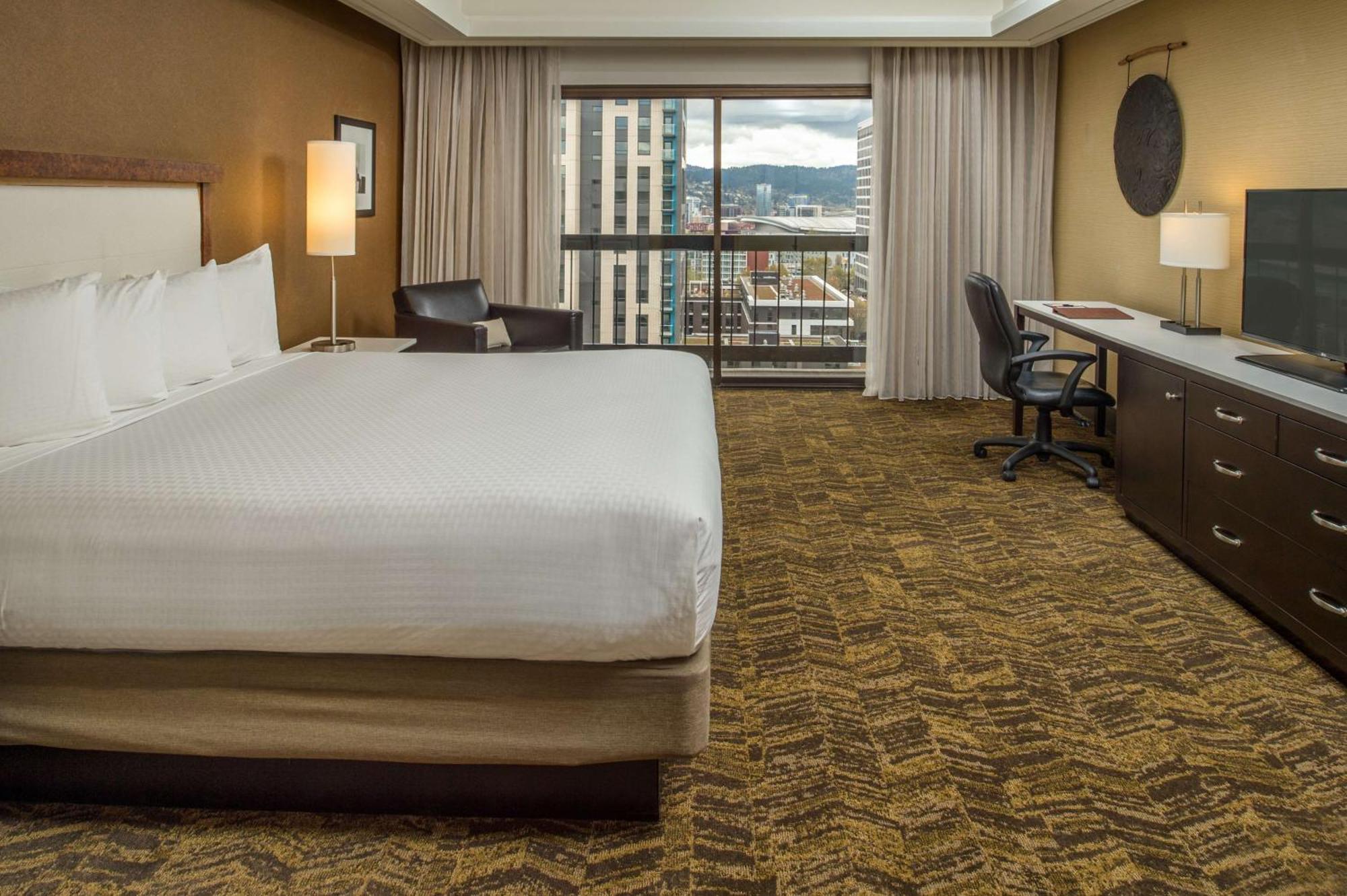 Doubletree By Hilton Portland Hotel Exterior photo