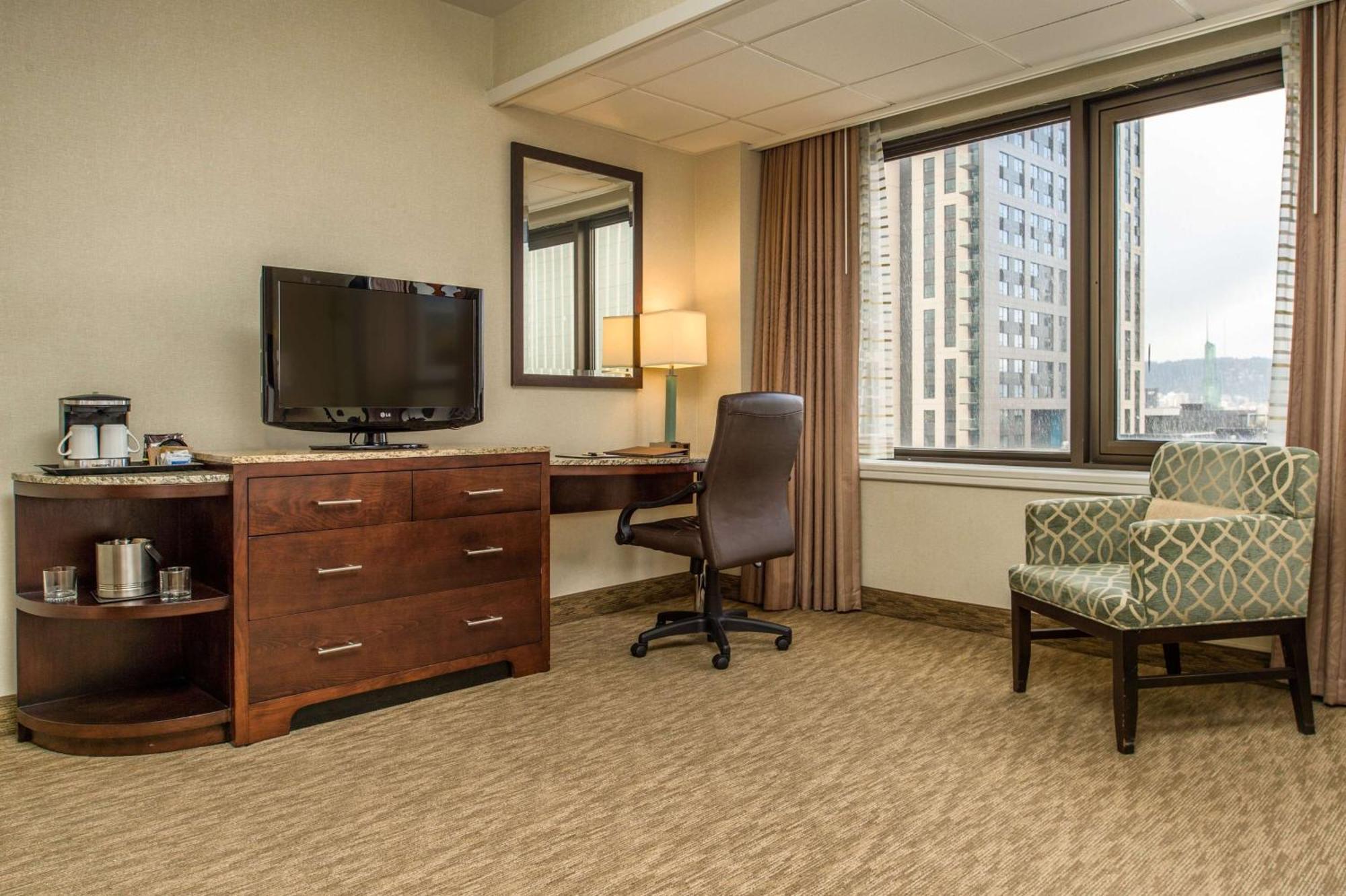 Doubletree By Hilton Portland Hotel Exterior photo