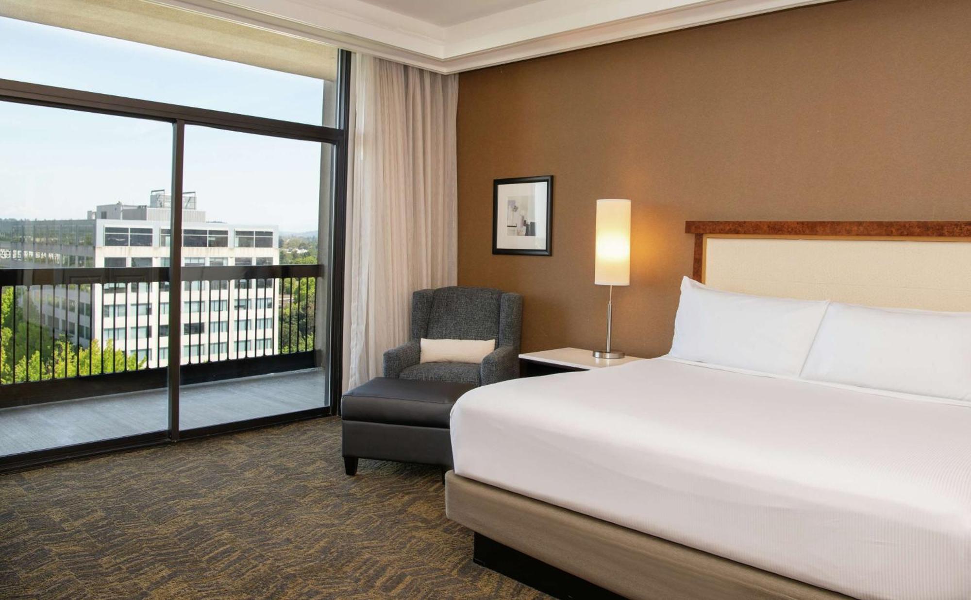 Doubletree By Hilton Portland Hotel Exterior photo